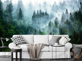 Wizualizacja fototapety przedstawiająca krajobraz zielonego lasu znikającego w gęstej mgle. Fototapeta do pokoju dziennego, sypialni, salonu, biura, gabinetu, przedpokoju i jadalni.