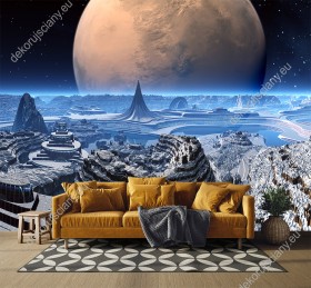 Wizualizacja fototapety z widokiem na futurystyczne miasto kosmiczne pokryte delikatnym śniegiem, z obcą planetą w tle. Fototapeta do pokoju dziennego, młodzieżowego, sypialni, salonu, biura, gabinetu, przedpokoju i jadalni.