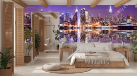 Wizualizacja fototapety panorama Manhattanu nocą z odbiciem miasta w lustrze wody. Fototapeta do pokoju dziennego, młodzieżowego, sypialni, salonu, biura, gabinetu, przedpokoju i jadalni.