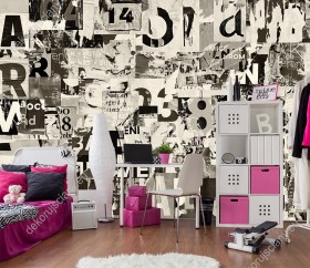 Wizualizacja fototapety przedstawia czarnobiały kolaż z liter i cyfr, poskładany z kawałków różnych plakatów i czasopism. Rodzaj takiej fototapety świetnie sprawdzi się w pokoju dziennym, sypialni, przedpokoju, biurze oraz pokoju młodzieżowym.